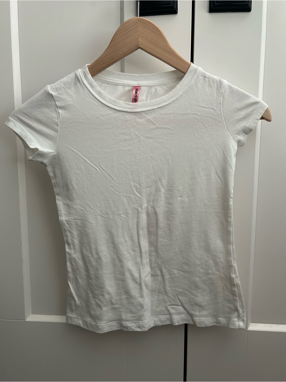 Tresics White Crew Neck Tee with Pink Brand Tag